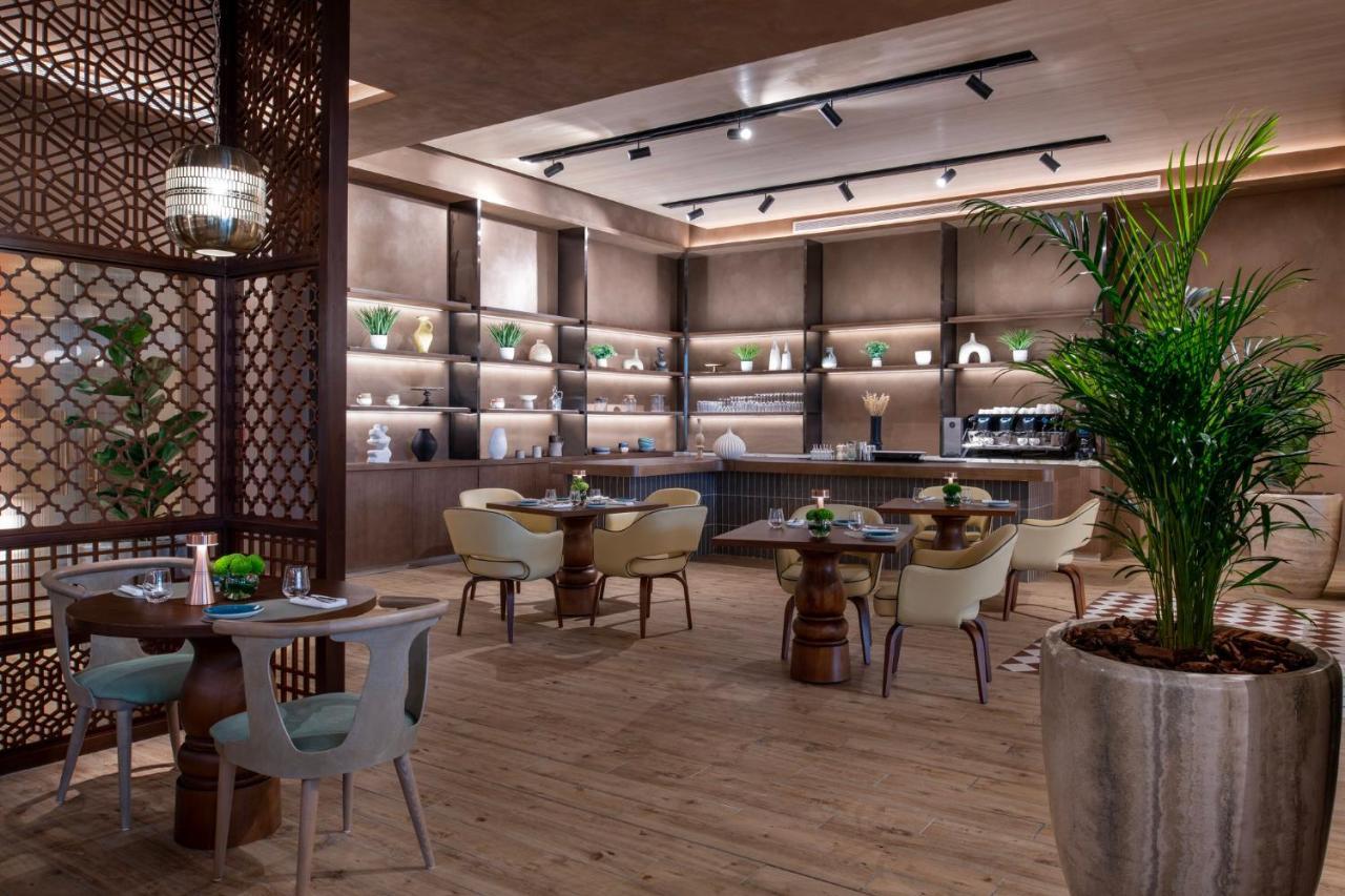 Abesq Doha Hotel And Residences, An Ihg Hotel Exterior foto The interior of the restaurant