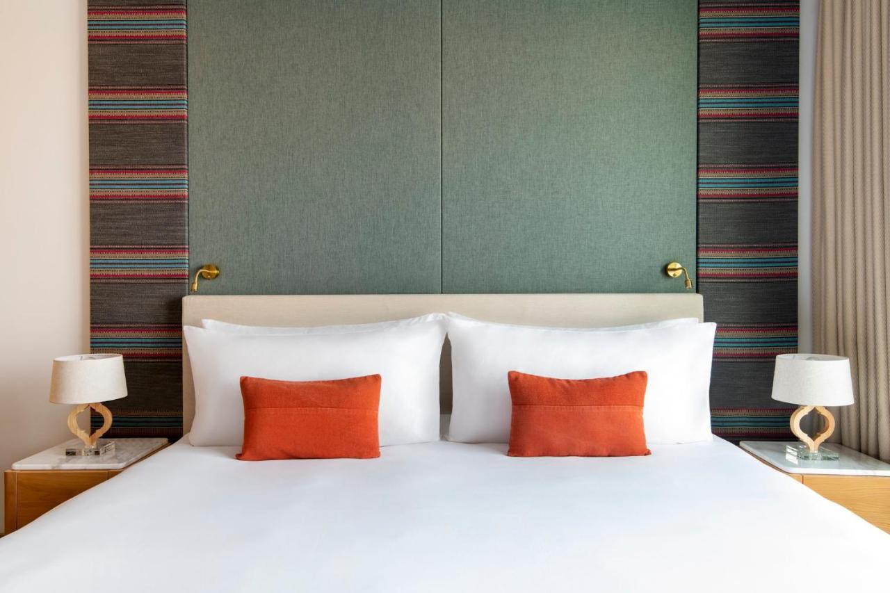 Abesq Doha Hotel And Residences, An Ihg Hotel Exterior foto A bedroom at the hotel