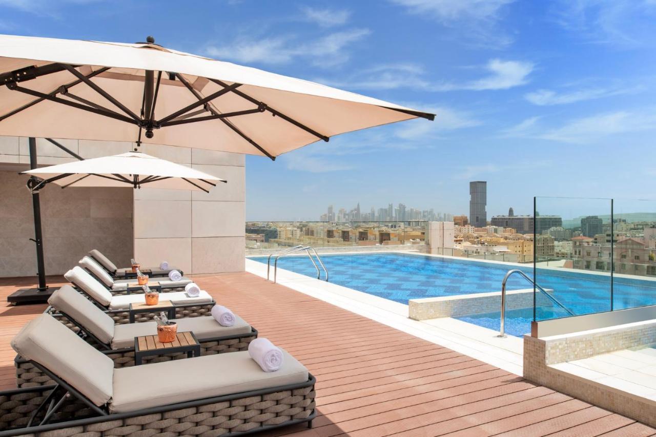 Abesq Doha Hotel And Residences, An Ihg Hotel Exterior foto Rooftop pool