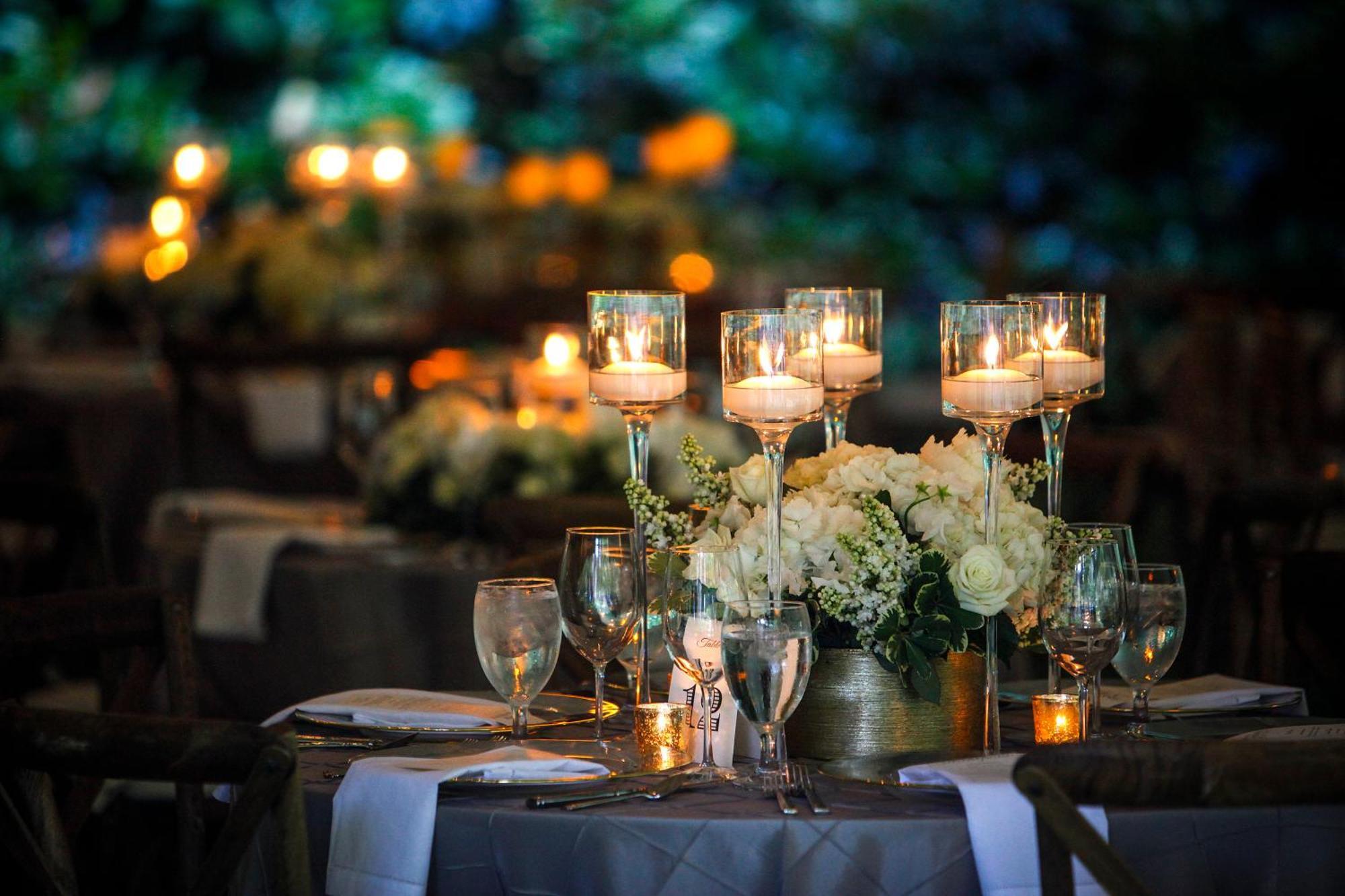 Abesq Doha Hotel And Residences, An Ihg Hotel Exterior foto A table at a wedding reception
