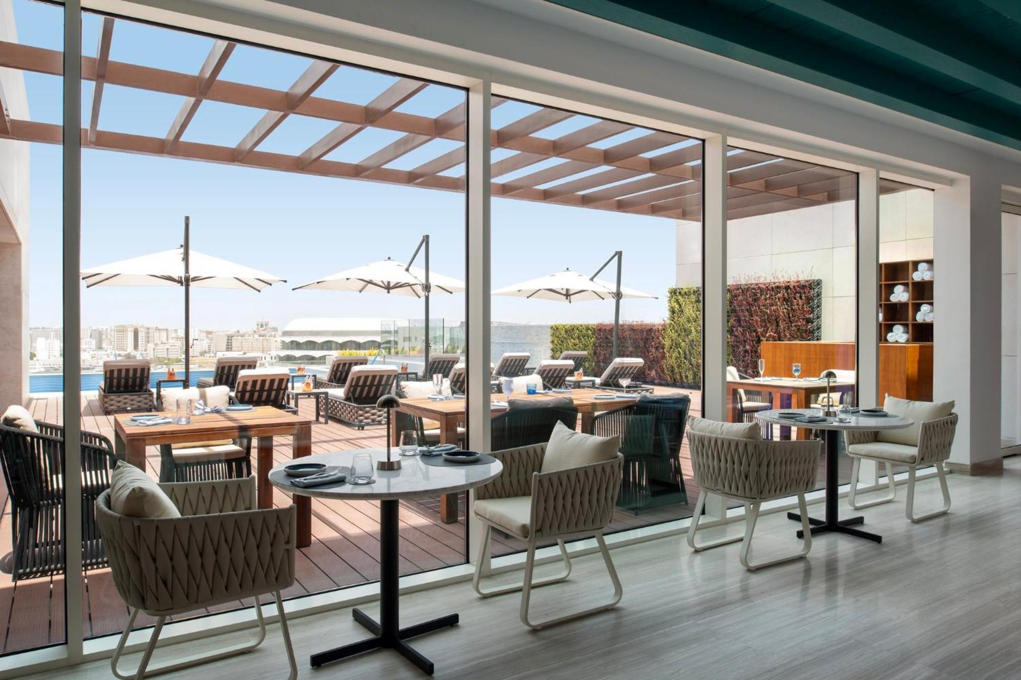 Abesq Doha Hotel And Residences, An Ihg Hotel Exterior foto The Deck