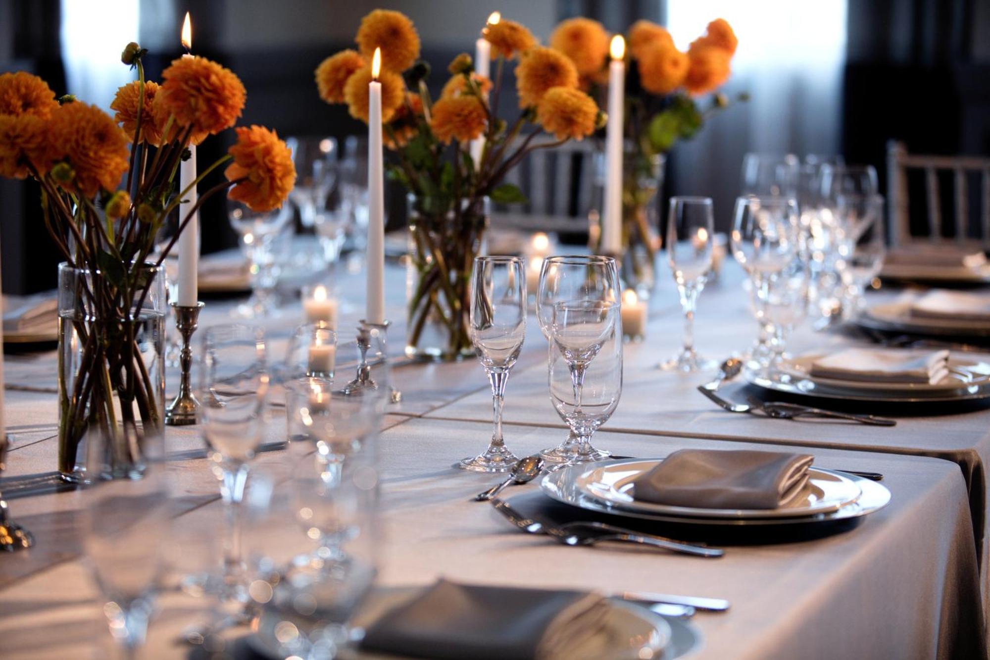 Abesq Doha Hotel And Residences, An Ihg Hotel Exterior foto A table set for a formal dinner