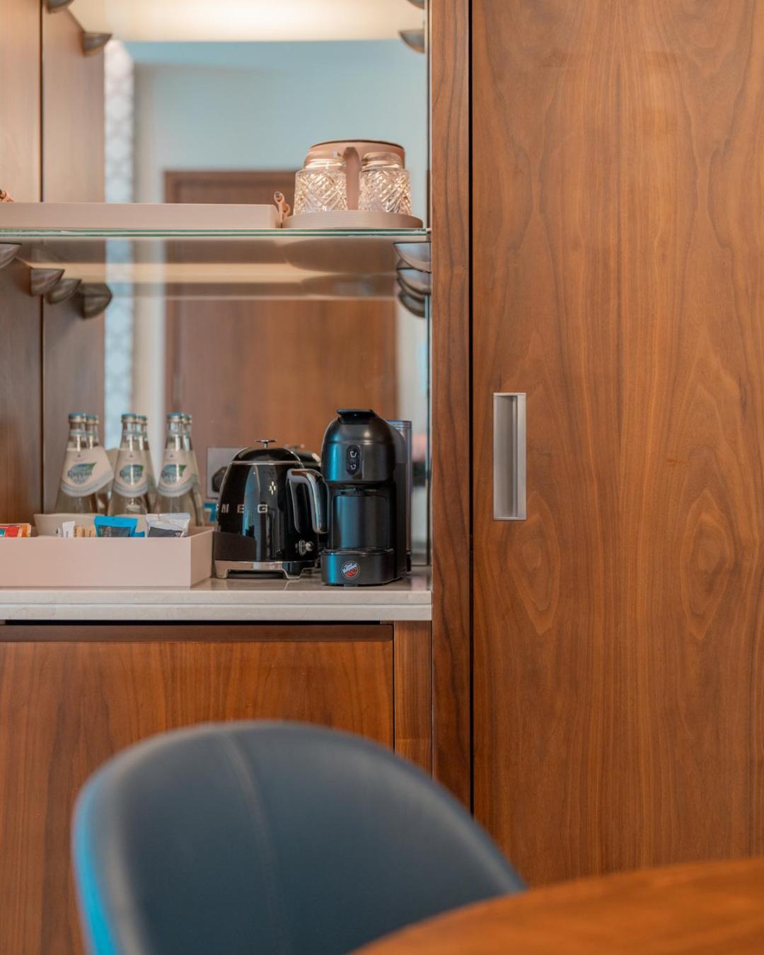 Abesq Doha Hotel And Residences, An Ihg Hotel Exterior foto A Nespresso machine on board a plane