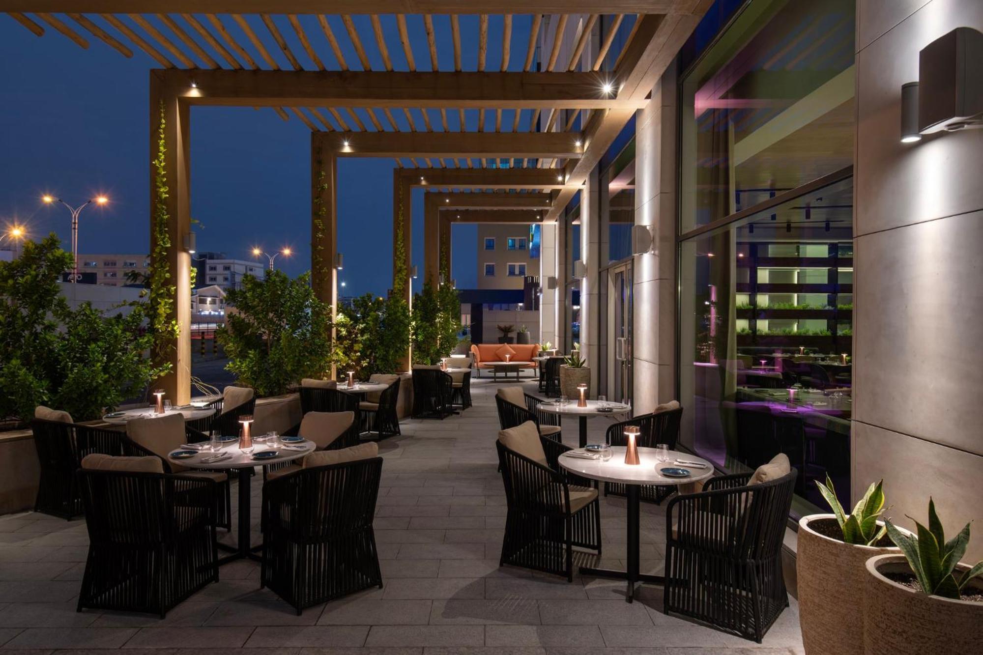 Abesq Doha Hotel And Residences, An Ihg Hotel Exterior foto The Terrace